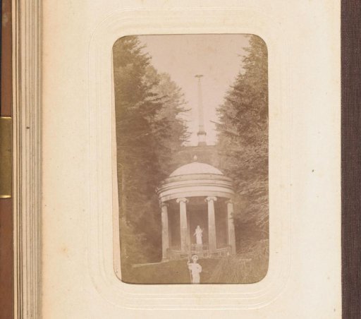 Tempietto in the Cleves Gardens