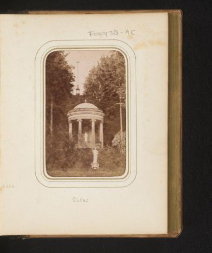 Tempietto in the Cleves Gardens