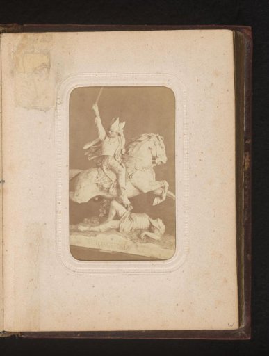 Sculpture of Vercingetorix on horseback on the battlefield