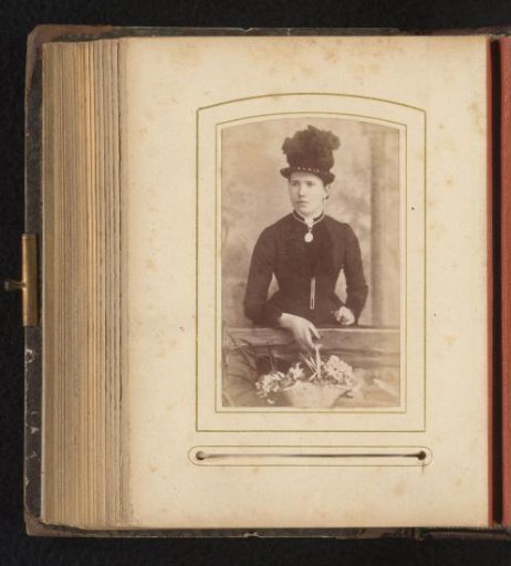 Portrait of a woman with a hat and necklace