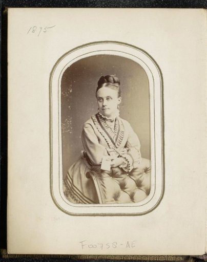 Portrait of a woman with a note in her hand
