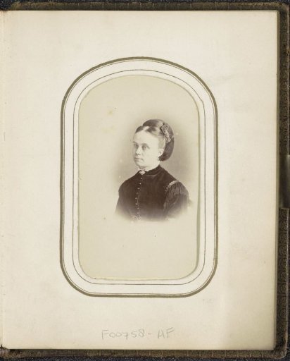 Portrait of a woman with a hat