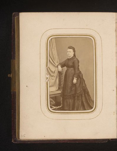 Portrait of a standing woman