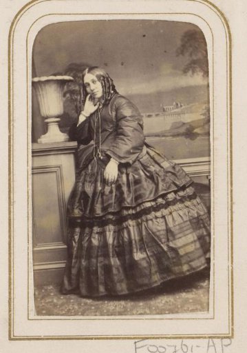 Portrait of a standing woman