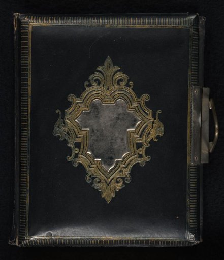 Family album with 23 photographs