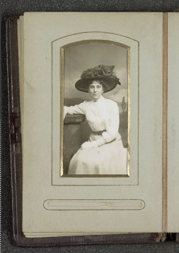 Portrait of a woman with a hat