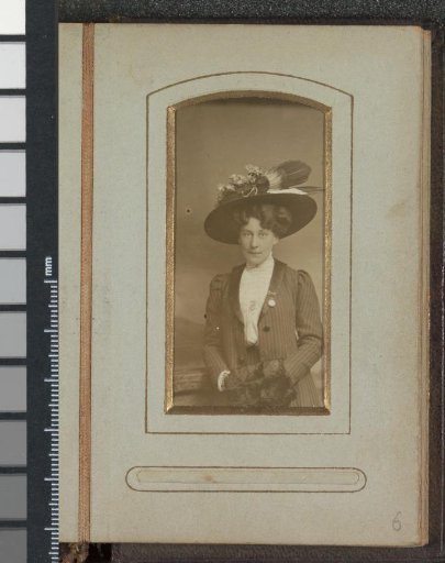 Portrait of a woman with a hat