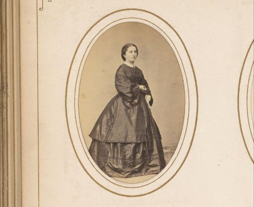 Portrait of a standing woman