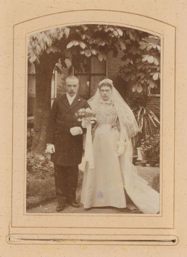 Portrait of a bride and groom in the garden