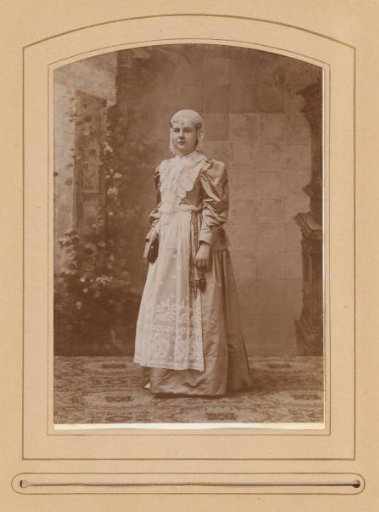 Portrait of Princess Wilhelmina in Frisian traditional dress in front of a tiled backdrop