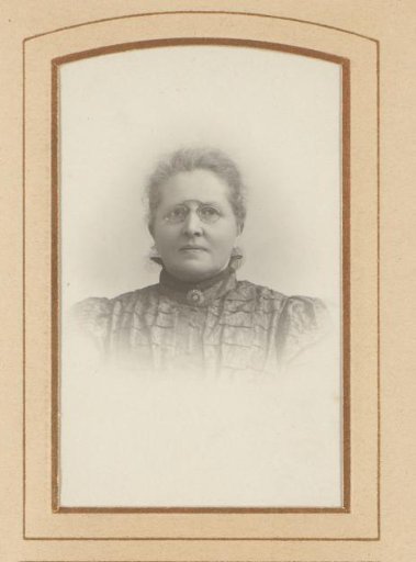 Portrait of a woman with spectacles