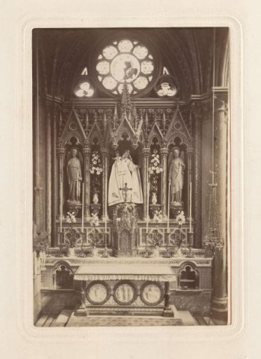 View of a side altar in the Église du Bon-Secours