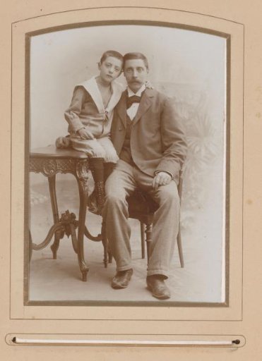 Portrait of Frans Reijk Roos jr. and his son