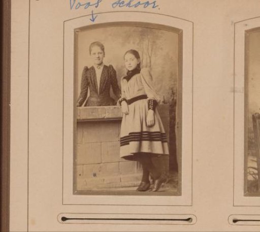 Portrait of Coba Roos and her friend Toos Schoor