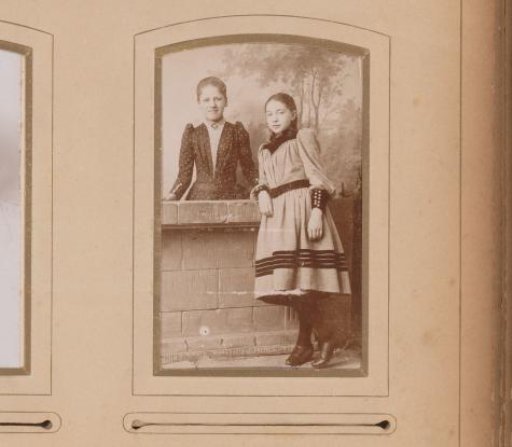 Portrait of Coba Roos and her friend Toos Schoor