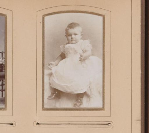 Portrait of Tootje Roos as a baby