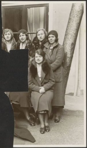Partially Cut-Out Group Portrait of Participants in a Course at the Colonial School for Girls and Women in The Hague