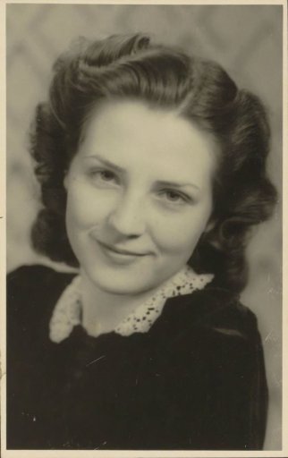 Portrait of a participant in a course at the Colonial School for Girls and Women in The Hague