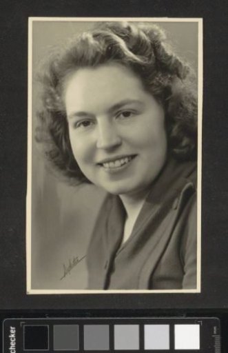 Portrait of Antonina Levissa Rijsdijk-Den Hollander, participant in a course at the Colonial School for Girls and Women in The Hague