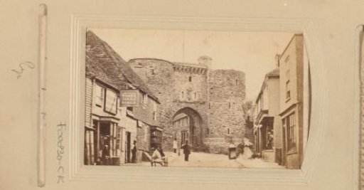 Street view with Landgate at Rye