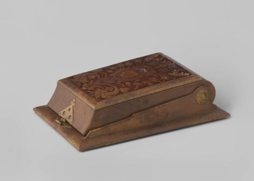 Family album with 29 photographs
