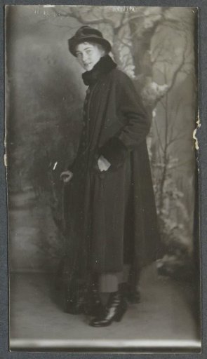 Portrait of a woman with a hat