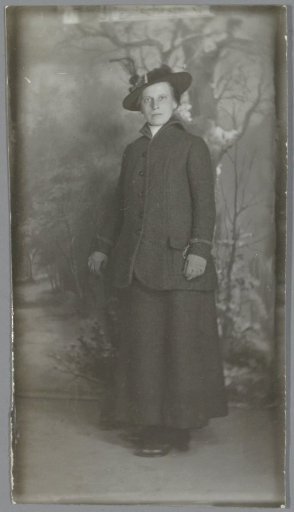 Portrait of a woman with a hat