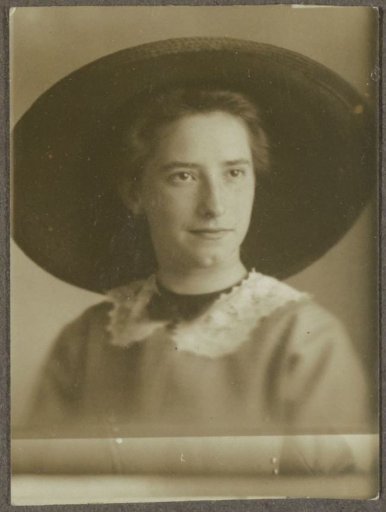 Portrait of a woman with a hat