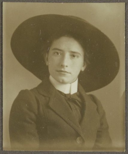 Portrait of a woman with a hat