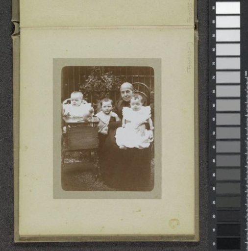 Woman with three toddlers, probably the twins Ad and Johanna van der Kop (far left and right) with two family members
