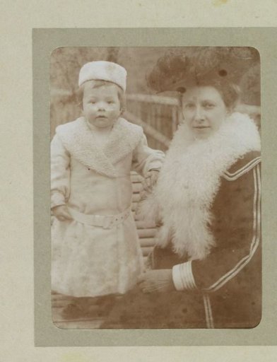 Portrait of a woman with fur shawl and hat, with a child in a cloak with fur collar and hat, probably Han van der Kop and his mother W.G. Hoogendijk