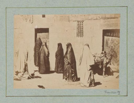 Veiled Egyptian women at the entrance of a building