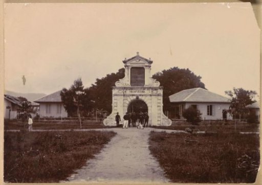 Soldiers at the entrance gate of Fort Nieuw Victoria on Ambon
