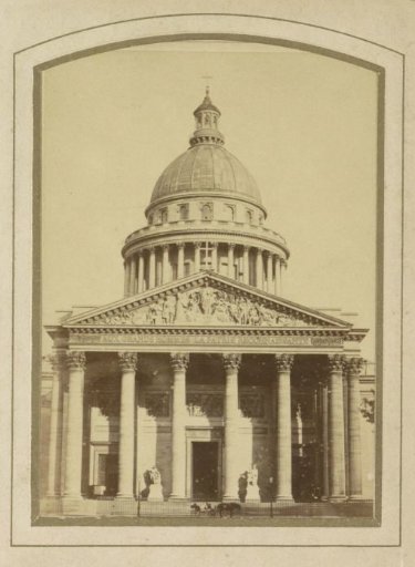 Panthéon in Paris viewed from the Rue Soufflot