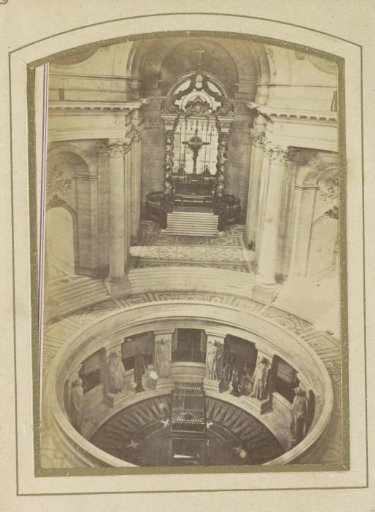 Tomb of Napoleon I and chapel in the Dôme des Invalides