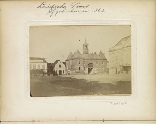 View of the Leidseplein with the Leidsepoort in the middle, Café du Théatre on the left and the city theatre on the right