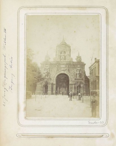 Gateway at the entrance to the zoo Natura Artis Magistra, erected for the 25th anniversary of the reign of King Willem III