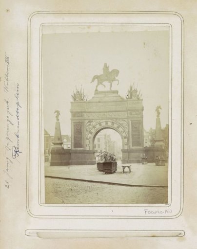Gateway on the Botermarkt, erected for the 25th anniversary of the reign of King Willem III