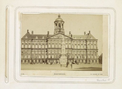 Royal Palace on the Dam with 'Naatje' in front of it