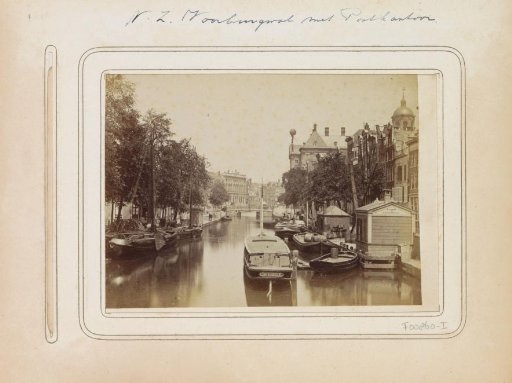 Ships at the Pijpenmarkt with the Royal Post Office on the left and the Royal Palace on the right in the background