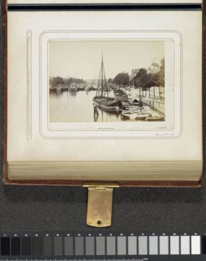 View of the Amstel in a northerly direction with mill De Eendracht on the right and the Amstelsluizen in the middle