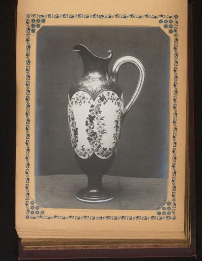 Can decorated with flowers