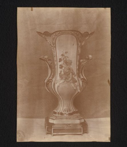 Vase decorated with two children and flowers