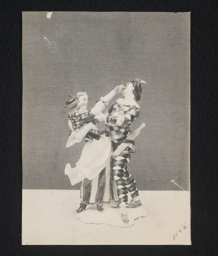 Sculpture of a man and a woman with a child in her arms, all in checkered clothing