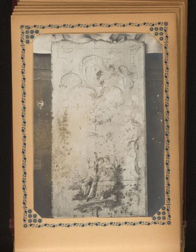 Sculpture of a couple during courtship