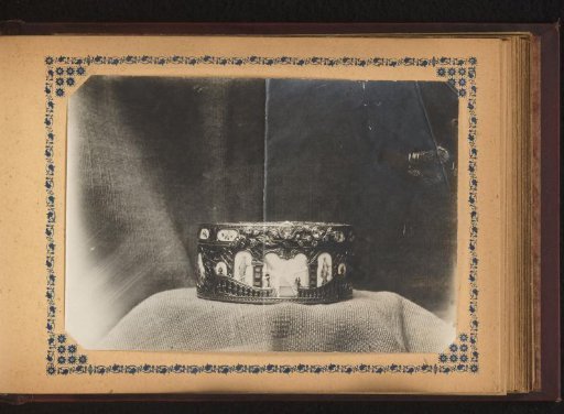 Decorated chest of enamel and metal
