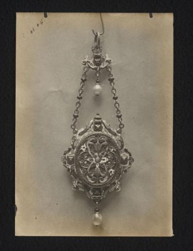 Hanging Altarpiece with Pearls