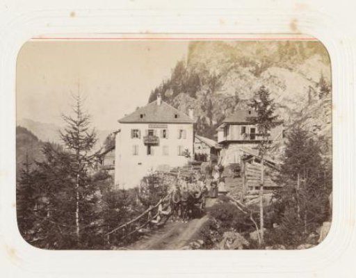 Horse-drawn carriages and travellers at Hôtel la Tête Noire on the road to Chamonix