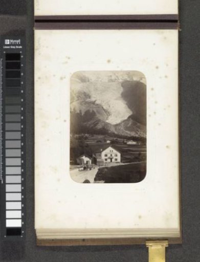 Inn Au Repos des Voyageurs near a glacier in the Alps