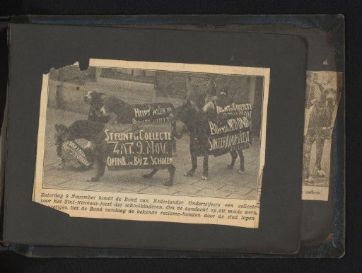 Dogs of the puppet doctor with advertising texts for the Sinterklaas festival and puppets on their backs